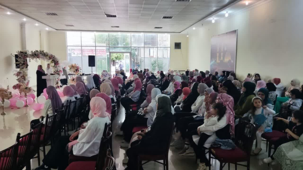 Gürcistan'ın “Marneoli” şehrinde Ehlibeyt (a.s) Hüseyniyesinde Kızların Teklif Kutlaması Düzenlendi + Fotoğraflar