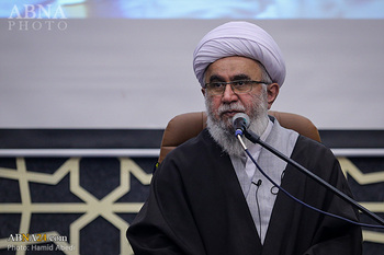 Necessity of sincerity in worshipping deeds/One who calculates his deeds benefits: Ayatollah Ramazani